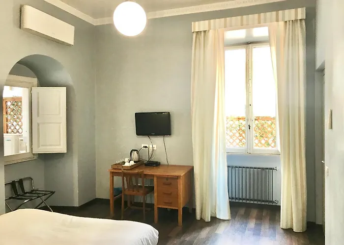 Santi Quattro Al Colosseo Oda ve Kahvaltı 4*