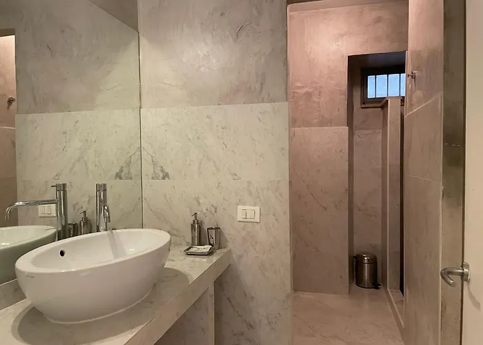 Santi Quattro Al Colosseo Oda ve Kahvaltı 4*