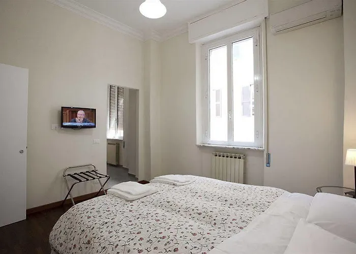 Oda ve Kahvaltı Santi Quattro Al Colosseo 4*