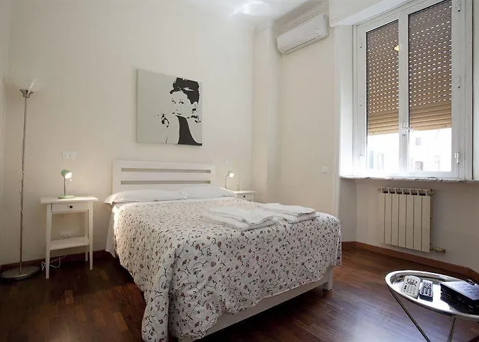 Santi Quattro Al Colosseo Oda ve Kahvaltı 4*
